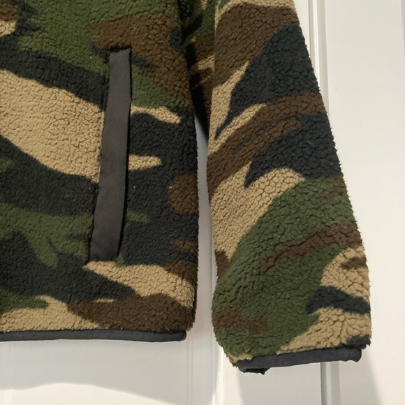 Hollister Camo Sherpa Fleece Jacket, NWOT Men’s Small - Picture 3 of 11